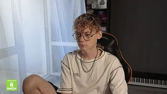 Snapshot of Keytaro chatting on 09.09.25 Keytaro online show from 09.09.25