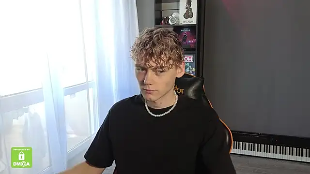 Snapshot of Keytaro chatting on 09.12.25 Keytaro online show from 09.12.25