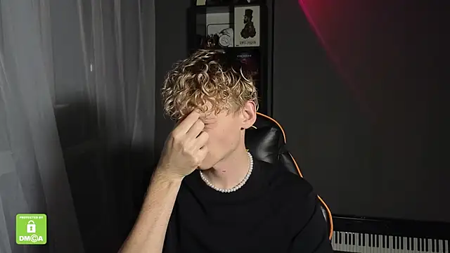 Snapshot of Keytaro chatting on 09.12.25 Keytaro online show from 09.12.25