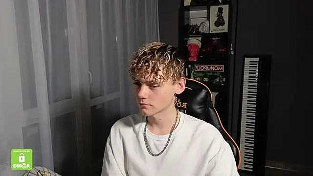 Snapshot of Keytaro chatting on 09.18.25 Keytaro online show from 09.18.25