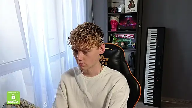 Snapshot of Keytaro chatting on 09.19.25 Keytaro online show from 09.19.25