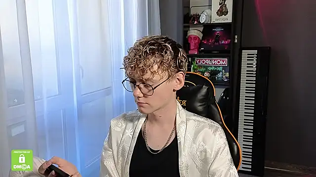 Snapshot of Keytaro chatting on 09.22.25 Keytaro online show from 09.22.25