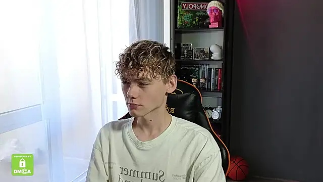 Snapshot of Keytaro chatting on 09.24.25 Keytaro online show from 09.24.25