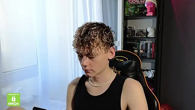 Snapshot of Keytaro chatting on 09.27.25 Keytaro online show from 09.27.25