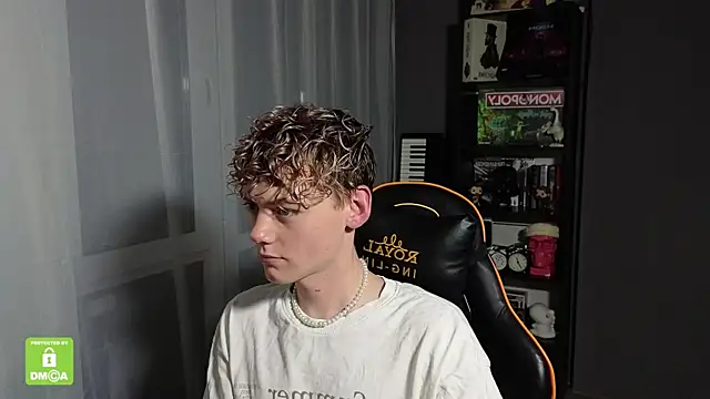 Snapshot of Keytaro chatting on 09.30.25 Keytaro online show from 09.30.25