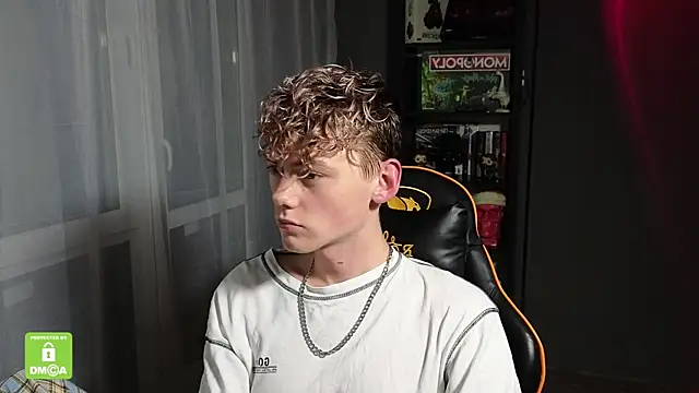 Snapshot of Keytaro chatting on 10.03.25 Keytaro online show from 10.03.25