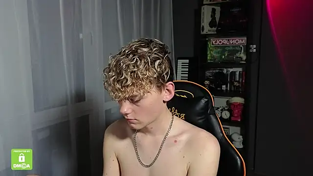 Snapshot of Keytaro chatting on 10.06.25 Keytaro online show from 10.06.25