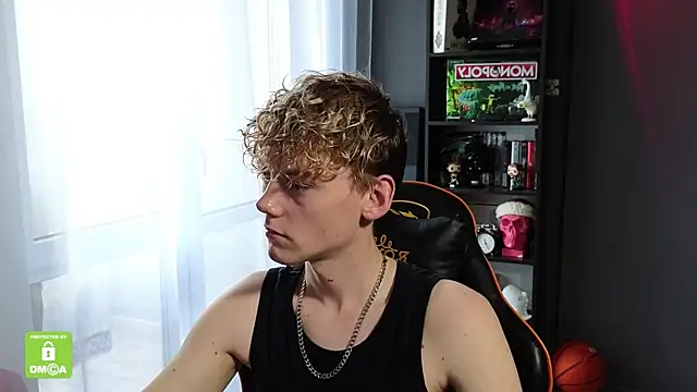 Snapshot of Keytaro chatting on 10.11.25 Keytaro online show from 10.11.25