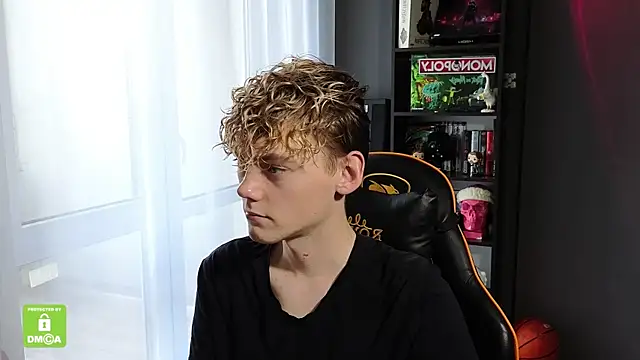 Snapshot of Keytaro chatting on 10.12.25 Keytaro online show from 10.12.25