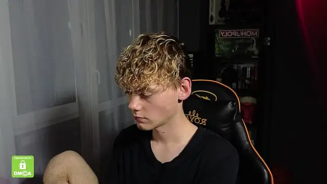 Snapshot of Keytaro chatting on 10.12.25 Keytaro online show from 10.12.25