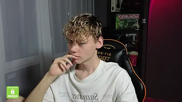 Snapshot of Keytaro chatting on 10.20.25 Keytaro online show from 10.20.25