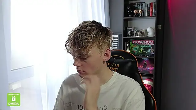 Snapshot of Keytaro chatting on 10.27.25 Keytaro online show from 10.27.25