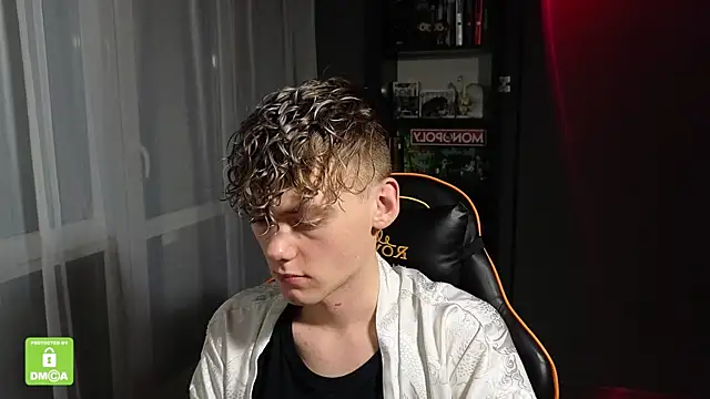 Snapshot of Keytaro chatting on 11.10.25 Keytaro online show from 11.10.25