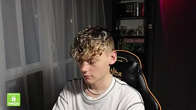 Snapshot of Keytaro chatting on 11.11.25 Keytaro online show from 11.11.25