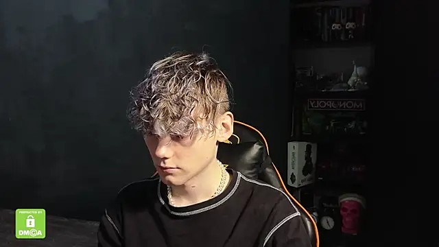 Snapshot of Keytaro chatting on 11.23.25 Keytaro online show from 11.23.25