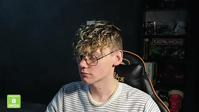 Snapshot of Keytaro chatting on 11.28.25 Keytaro online show from 11.28.25