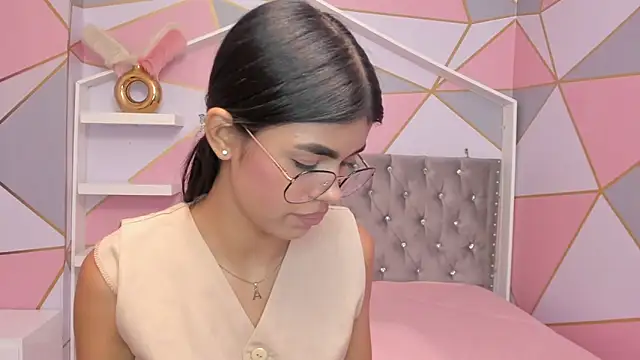 Snapshot of Isa_little4u chatting on 02.11.25 Isa little4u online show from 02.11.25