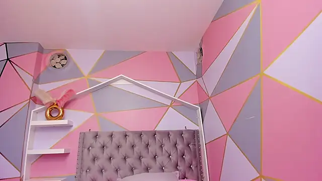 Snapshot of Isa_little4u chatting on 02.18.25 Isa little4u online show from 02.18.25