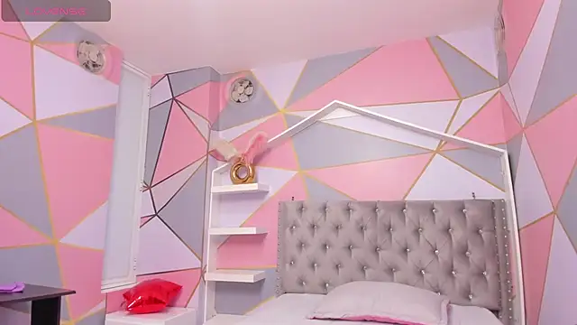 Snapshot of Isa_little4u chatting on 02.21.25 Isa little4u online show from 02.21.25