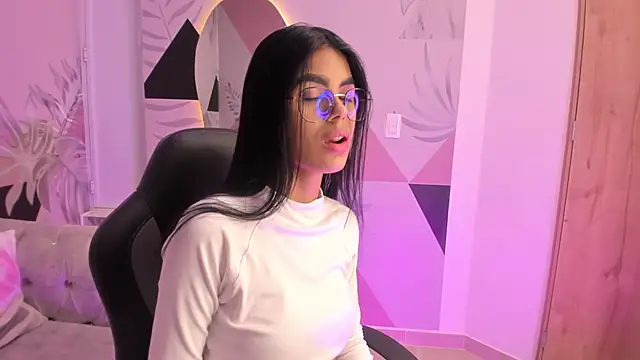 Snapshot of Isa_little4u chatting on 03.07.25 Isa little4u online show from 03.07.25