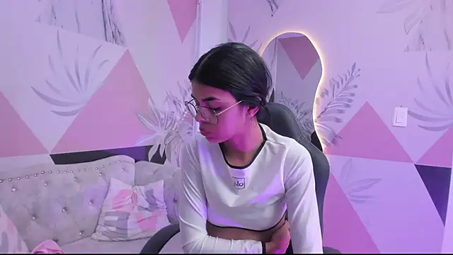 Snapshot of Isa_little4u chatting on 03.18.25 Isa little4u online show from 03.18.25