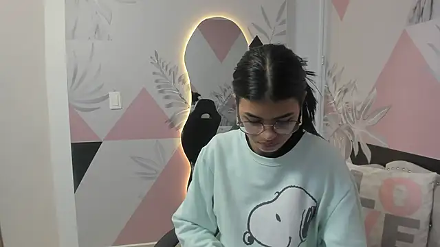 Snapshot of Isa_little4u chatting on 03.20.25 Isa little4u online show from 03.20.25