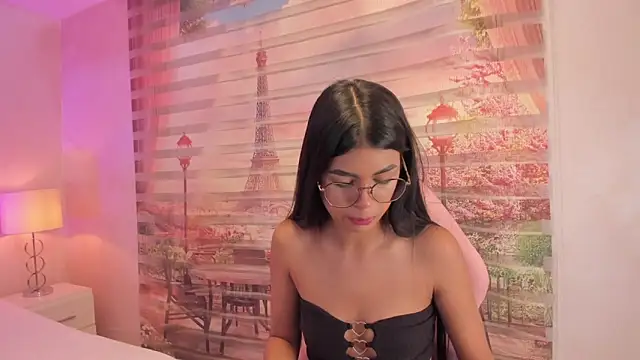 Snapshot of Isa_little4u chatting on 10.08.25 Isa little4u online show from 10.08.25