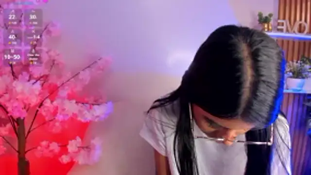 Snapshot of Isa_little4u chatting on 11.20.25 Isa little4u online show from 11.20.25