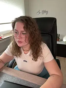 Snapshot of Fancy-Francy chatting on 01.17.25 Fancy-Francy online show from 01.17.25