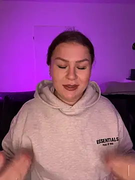 Snapshot of Fancy-Francy chatting on 11.26.25 Fancy-Francy online show from 11.26.25