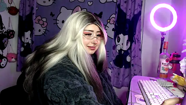 Snapshot of lussyevans24 chatting on 04.19.26 lussyevans24 online show from 04.19.26