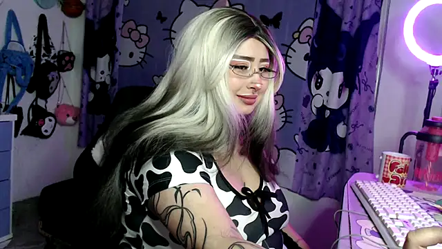 Snapshot of lussyevans24 chatting on 04.22.26 lussyevans24 online show from 04.22.26