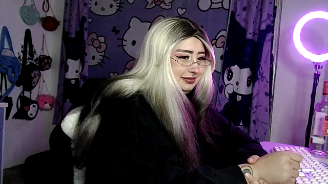 Snapshot of lussyevans24 chatting on 04.25.26 lussyevans24 online show from 04.25.26