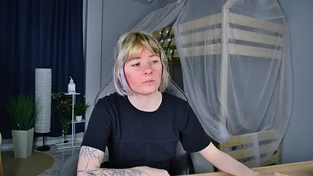 Snapshot of LexiWenford chatting on 05.19.26 LexiWenford online show from 05.19.26