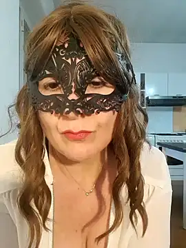 Snapshot of Viola8p chatting on 01.27.25 Viola8p online show from 01.27.25