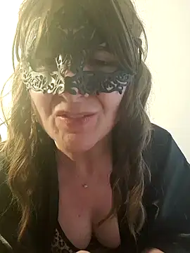 Snapshot of Viola8p chatting on 01.31.25 Viola8p online show from 01.31.25