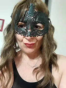 Snapshot of Viola8p chatting on 02.04.25 Viola8p online show from 02.04.25