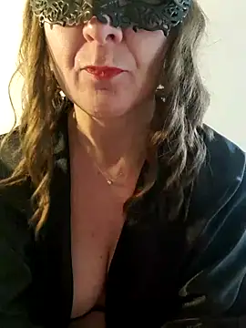 Snapshot of Viola8p chatting on 02.20.25 Viola8p online show from 02.20.25