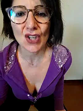 Snapshot of Viola8p chatting on 09.30.25 Viola8p online show from 09.30.25