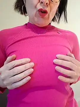 Snapshot of Viola8p chatting on 10.06.25 Viola8p online show from 10.06.25