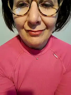 Snapshot of Viola8p chatting on 10.27.25 Viola8p online show from 10.27.25