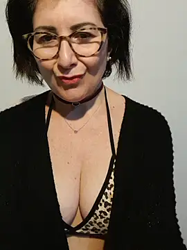 Snapshot of Viola8p chatting on 11.14.25 Viola8p online show from 11.14.25