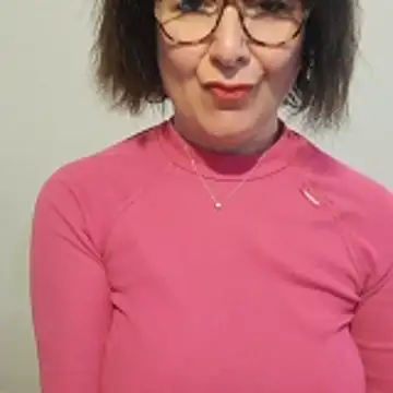 Snapshot of Viola8p chatting on 11.17.25 Viola8p online show from 11.17.25