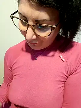 Snapshot of Viola8p chatting on 12.14.25 Viola8p online show from 12.14.25