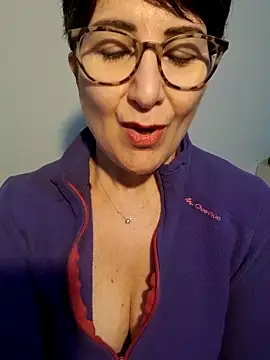 Snapshot of Viola8p chatting on 02.25.26 Viola8p online show from 02.25.26