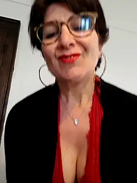 Snapshot of Viola8p chatting on 05.14.26 Viola8p online show from 05.14.26