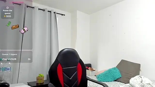 Snapshot of Sanddi_milff chatting on 03.18.25 Sanddi milff online show from 03.18.25