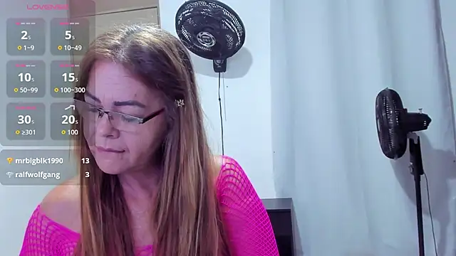 Snapshot of Sanddi_milff chatting on 10.06.25 Sanddi milff online show from 10.06.25