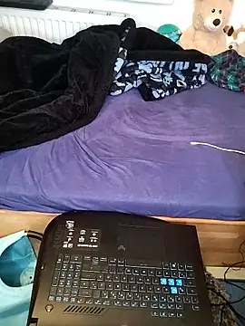 Snapshot of Dennis_2024 chatting on 09.12.25 Dennis 2024 online show from 09.12.25