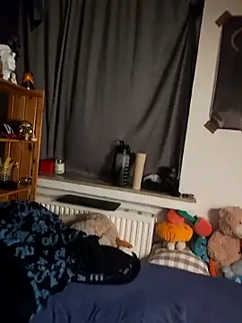 Snapshot of Dennis_2024 chatting on 10.19.25 Dennis 2024 online show from 10.19.25